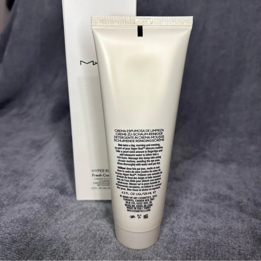 4.2 oz MAC Hyper‎ Real Fresh Canvas Cream to Foam Cleanser